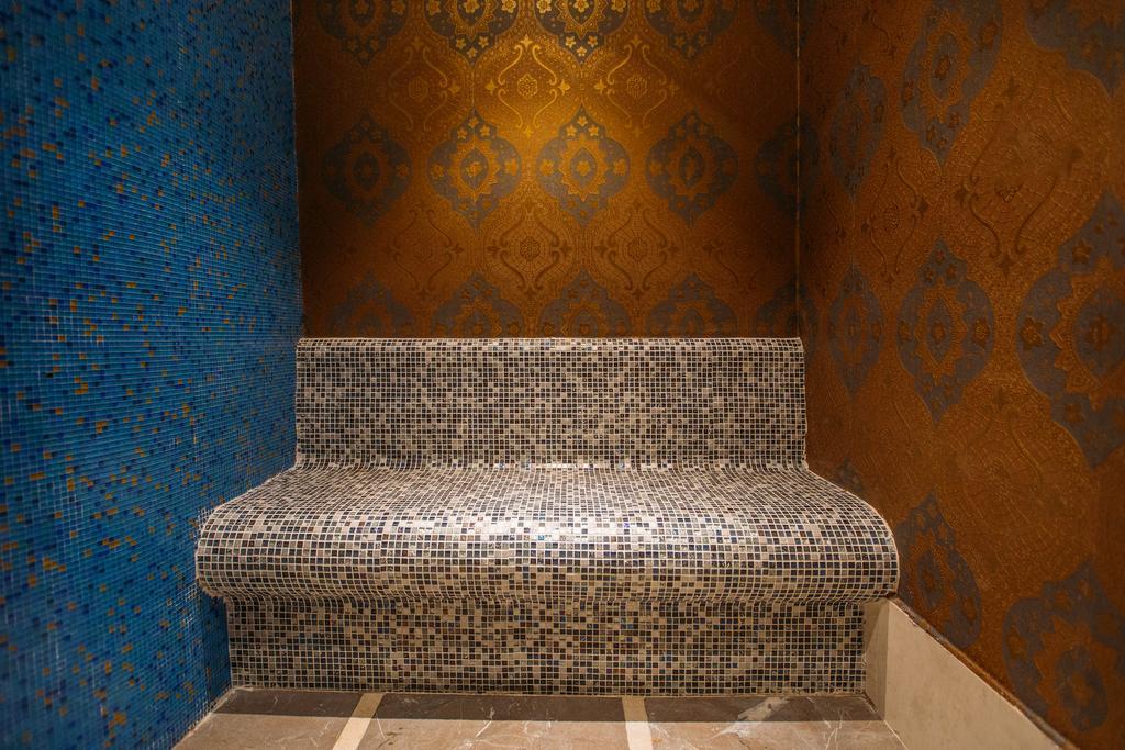 The Biltmore Tbilisi Hotel Kültér fotó Hamam bench