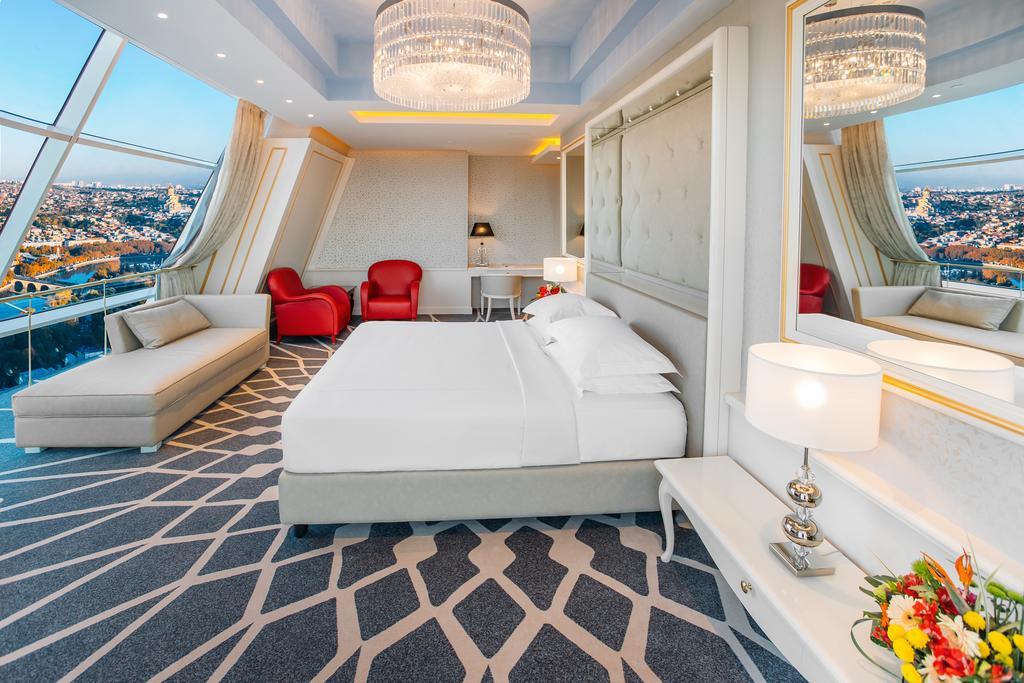 The Biltmore Tbilisi Hotel Kültér fotó Suite