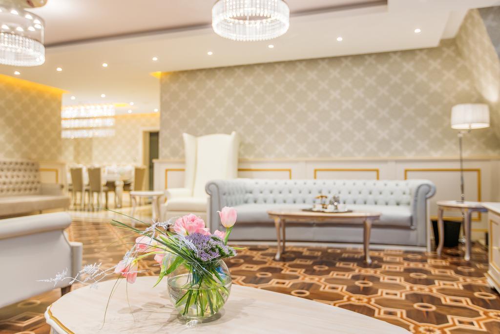 The Biltmore Tbilisi Hotel Kültér fotó Lobby