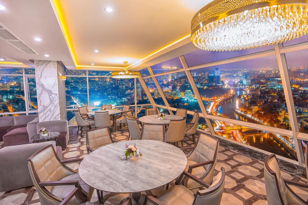 The Biltmore Tbilisi Hotel Kültér fotó The 360° Sky Bar