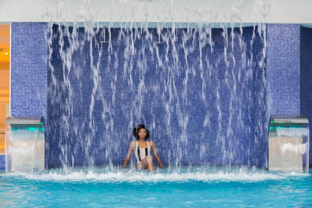 The Biltmore Tbilisi Hotel Kültér fotó Waterfall at the pool