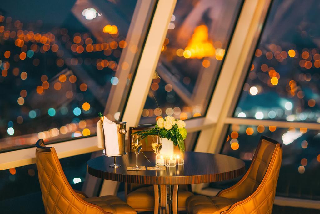 The Biltmore Tbilisi Hotel Kültér fotó The 360° Lounge