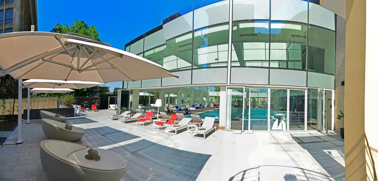 The Biltmore Tbilisi Hotel Kültér fotó The pool area